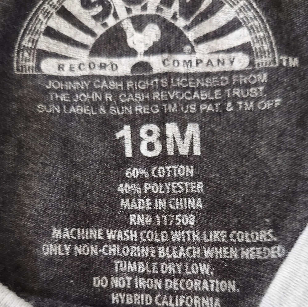 Johnny Cash Sun Record Company Size 18M Long Sleeve Black Gray Shirt